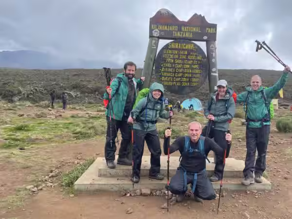 Vijf Moore DRV-collega’s bereiken de top van de Kilimanjaro: “Echt een teamprestatie”